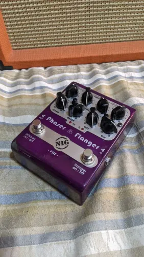 Pedal duplo da NIG - pahser + flanger