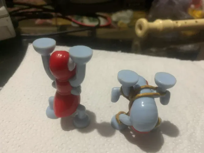 Duas Formigas Empilhadeiras do Kinder Ovo,