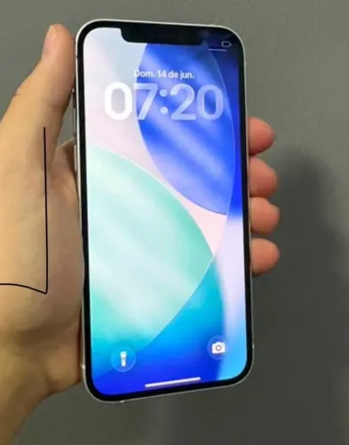 iPhone 12, 64 gigas, pouco tempo de uso