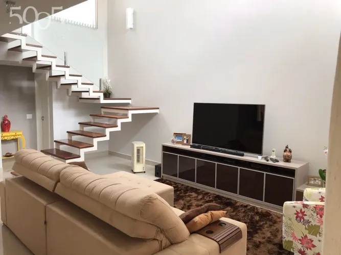 Casa à venda no Condomínio Parque do Varvito com 190m² de área construída e 260m² de área 