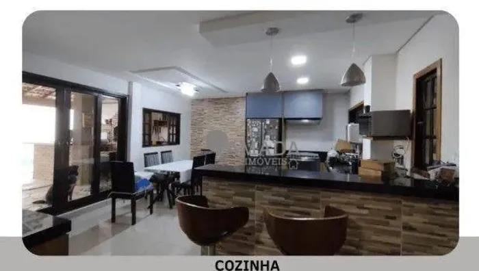 Sobrado com 5 quartos sendo 1 suíte, Quintal, Piscina, 2 vagas à venda, 352 m² por R$ 975.