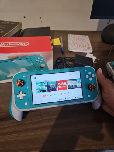 Nintendo Switch Lite desbloqueado (4 meses de uso)