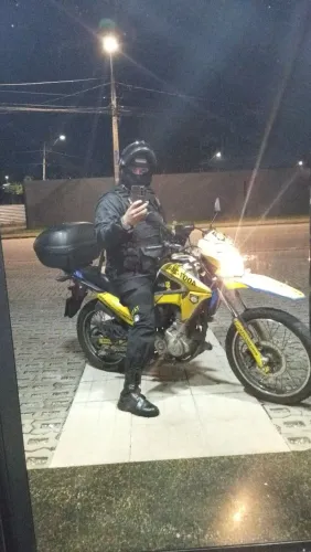 Taxas, vigias e porteiro. *