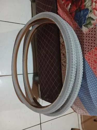 Pneus e câmara de ar pra cadeira de rodas 