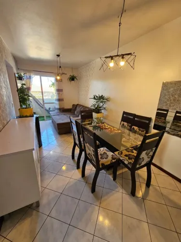 Alugo apartamento imobiliado com 2 quartos, garagem e churrasqueira