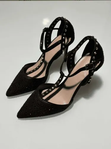 Salto Scarpin Preto Com Brilho Carvela
