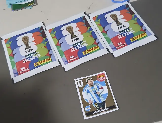Figurinha da copa legend dourada Messi