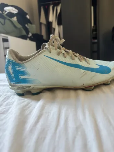 Vendo chuteira Nike mercurial campo