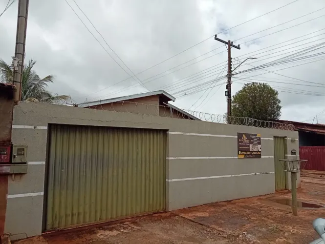 Vendo casa de esquina em Bom Jesus Goias