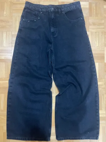 Calça Kleos x Ukio Crow