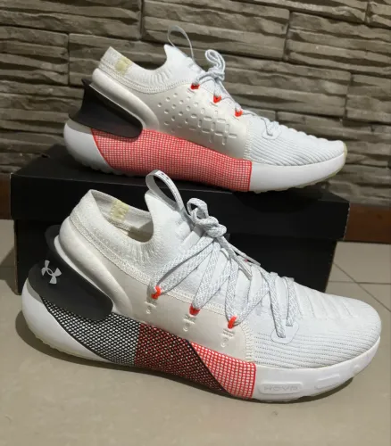 Tênis Under Armour Hovr Phantom 3 tamanho 43