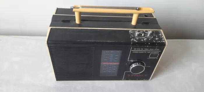 Rádio antigo Prince, SW:MW:FM com tape deck