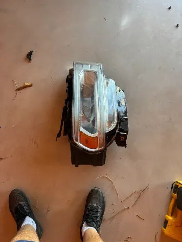 Farol Ram 2500 - Ano 2022 lado passageiro Revisado