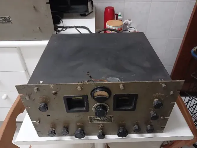 Rádio Receptor marca Hammarlund - Modelo BC - 1004 - relíquia da 2º Guerra