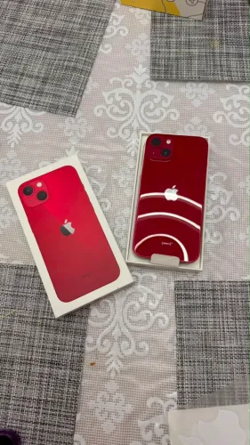 iPhone 13 / 256GB / Vermelho