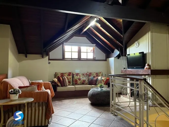Cobertura duplex com 2 suítes e uma vaga para Comprar em Gramado.