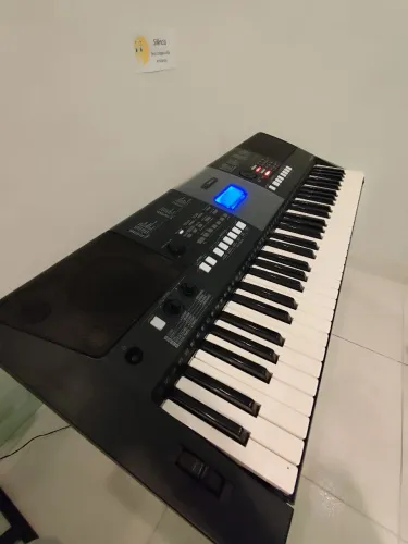Teclado Yamaha 423