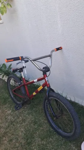 Bike bmx ARO 24 semi nova tudo bonitinho