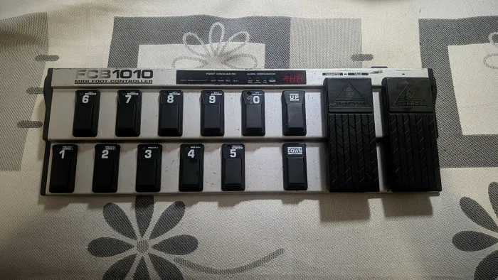 Controlador Midi FCB1010