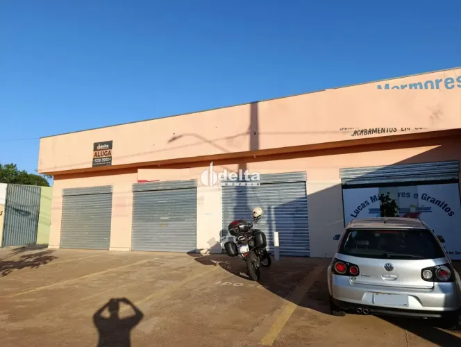 Galpão disponível para locação e venda no bairro Morada Nova em Uberlândia-MG