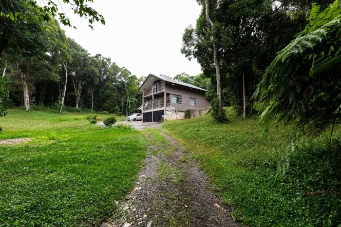 Chácara à venda com 5.216 m² e com casa de 170 m² em Quatro Barras/PR