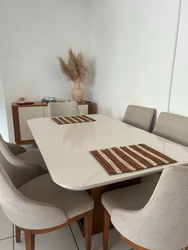 MESA DE JANTAR (sem as cadeiras)