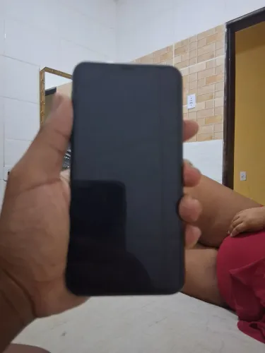 Vendo um iphone 11 pro max bateria 100% face id ok todo ok