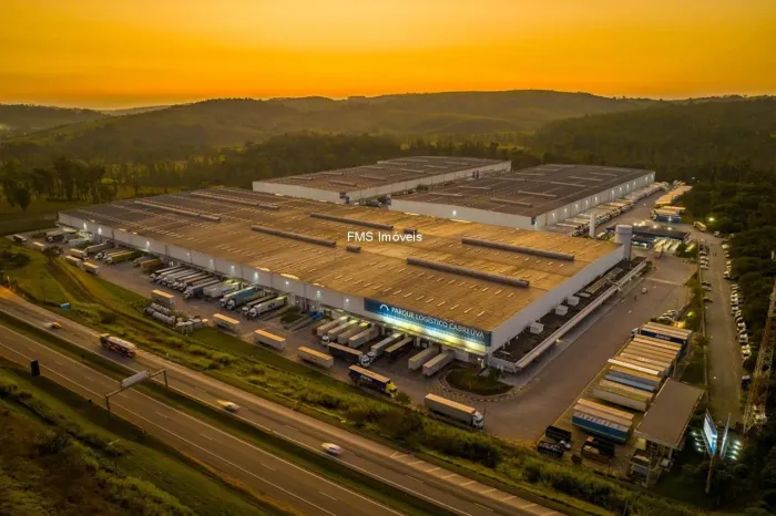 Galpão Comercial de Alto Padrão para Locação em Cabreúva-SP, no Bairro Pinhal: 1 Sala, 2 B