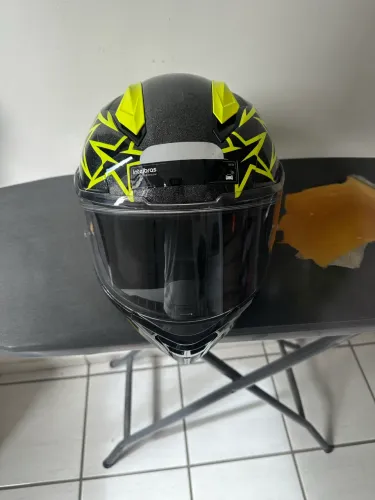 Vendesse capacete em estado de zero