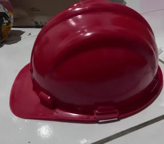 Capacete com carneira - Vermelho