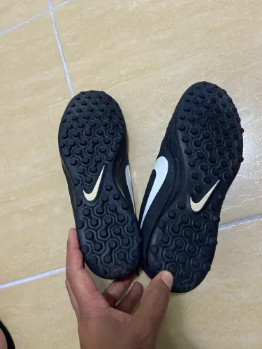 Vendo ou troco por chuteira Nike society 43 por futsal número 42