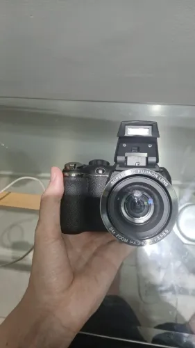 Câmera Fujifilm FinePix S 14MP Zoom Óptico 24× - Sem pilhas