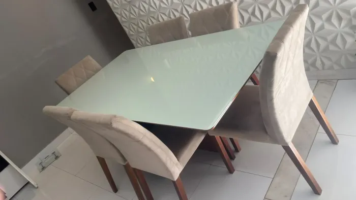 Mesa de jantar seminova