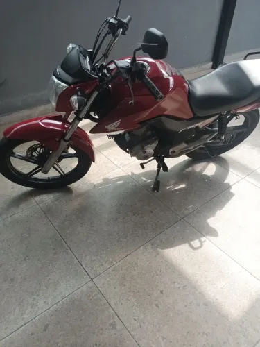 Fan 160 vermelha, ano 2018