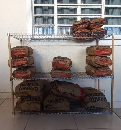 CARVÃO, POUCAS UNIDADES