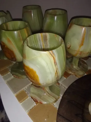 Taças e cálices em pedra Onix