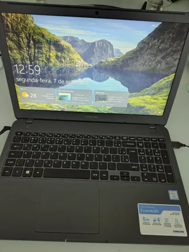 Notebook Samsung essentials e30