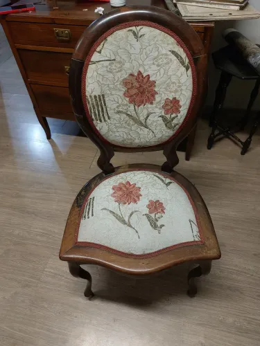 Cadeira antiga medalhão de Jacarandá 