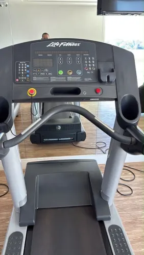 Esteria life fitness semi nova