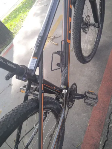 Vendo bicicleta GT ELITE AVALANCHE AMERICANA toda equipada com Shimano DEORE 
