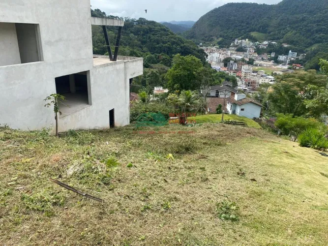 LOTE A VENDA EM CONDOMINIO FECHADO