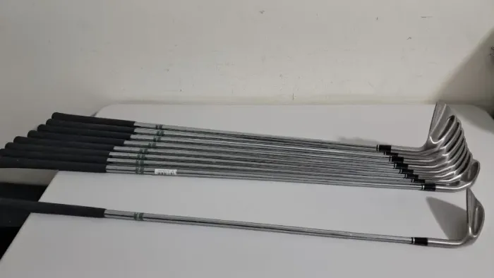 GOLF Kit com 12 tacos de Golf MIZUNO em ótimo estado de conservação