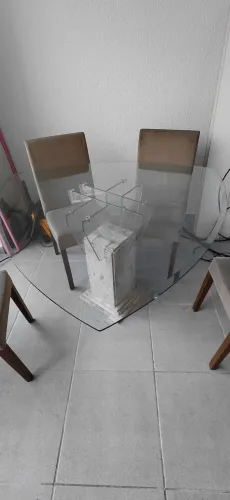 Mesa de jantar triangular