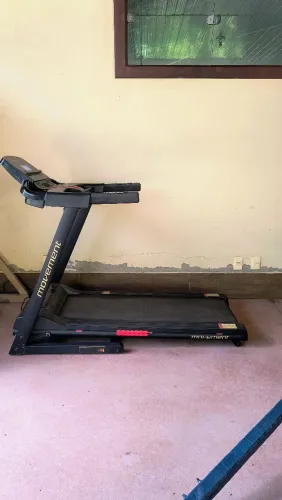 Vendo esteira da marca movement semi nova