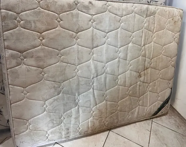 Vendo cama box casal usada 