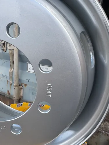 RODA DE AÇO ARO 17,5 8 FUROS F4000 MODERNA ACIMA DO ANO 2000 FRAT PNEU SEM CÂMARA NOVA 