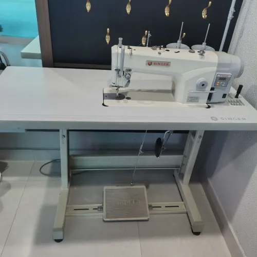 Máquina reta industrial semi nova