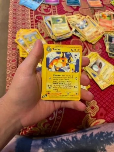 Carta de Pokermon Raichu (61/165) RARA