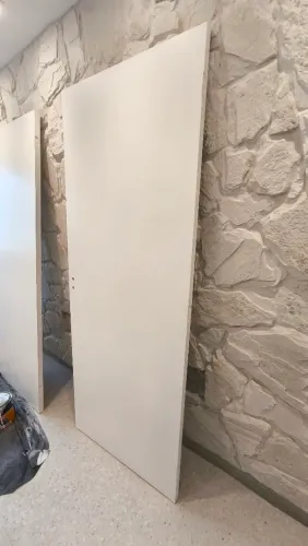 Porta 83cm x 210cm pintada nova