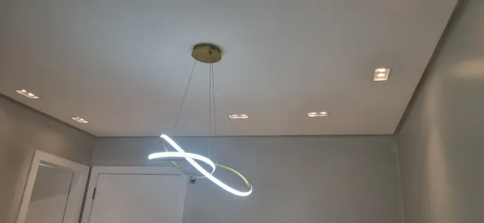 Gesso decorativo com iluminação 